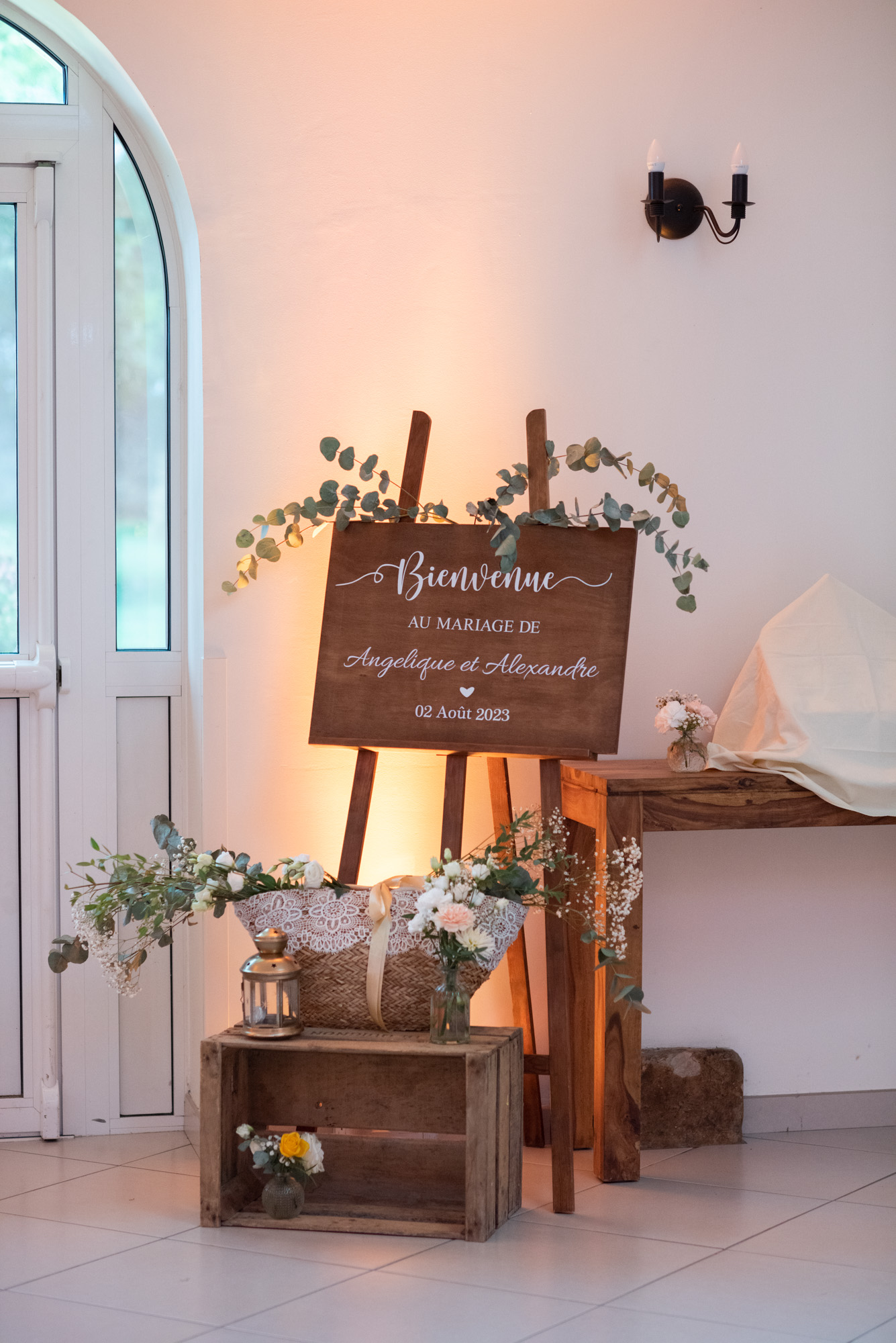 décoration dans la Ferme de Villeray, panneau de bienvenue des mariés