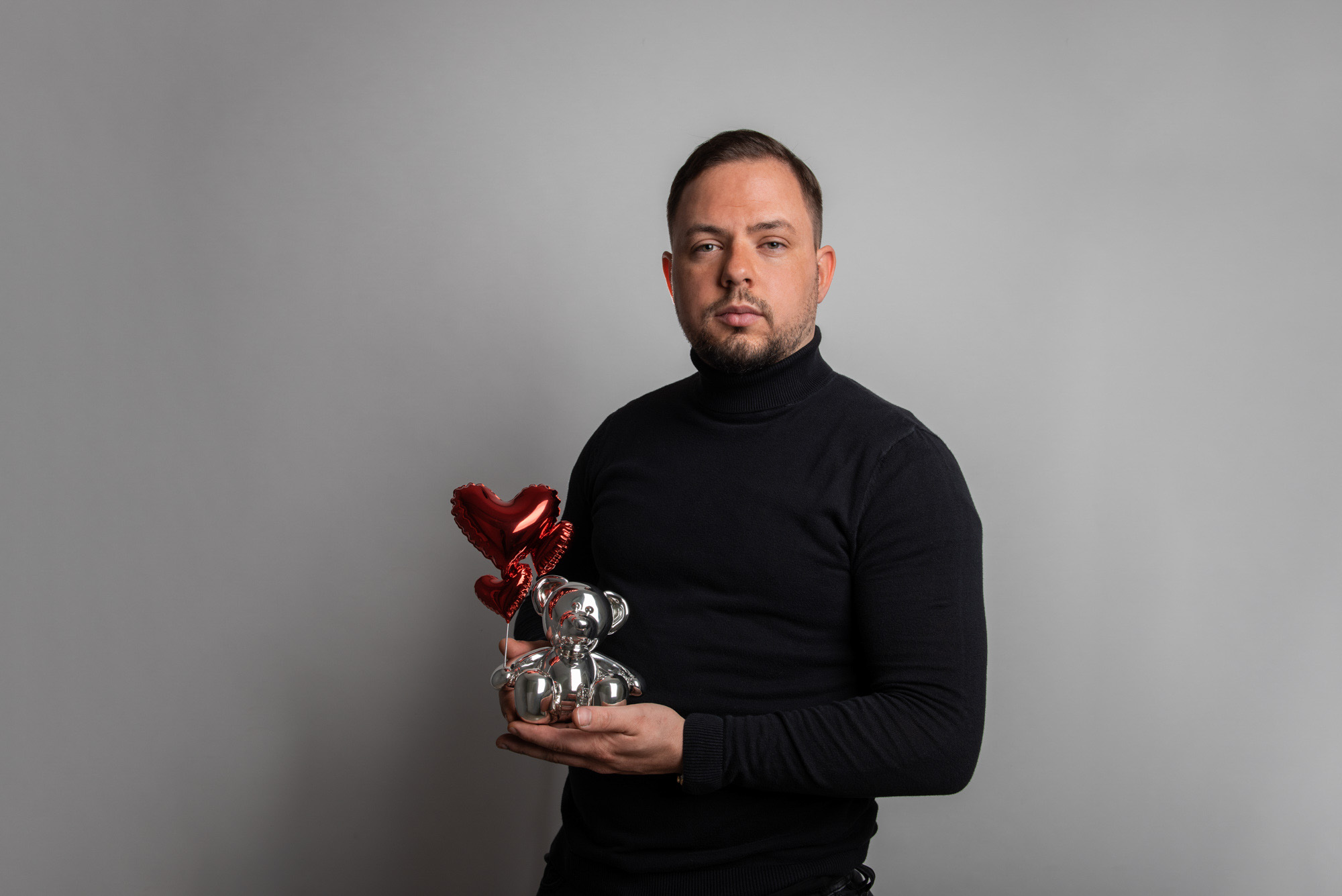 Portrait sculpture peintre avec oeuvre d'art -nicolas-krauss-photographe-gwendoline-chopineau