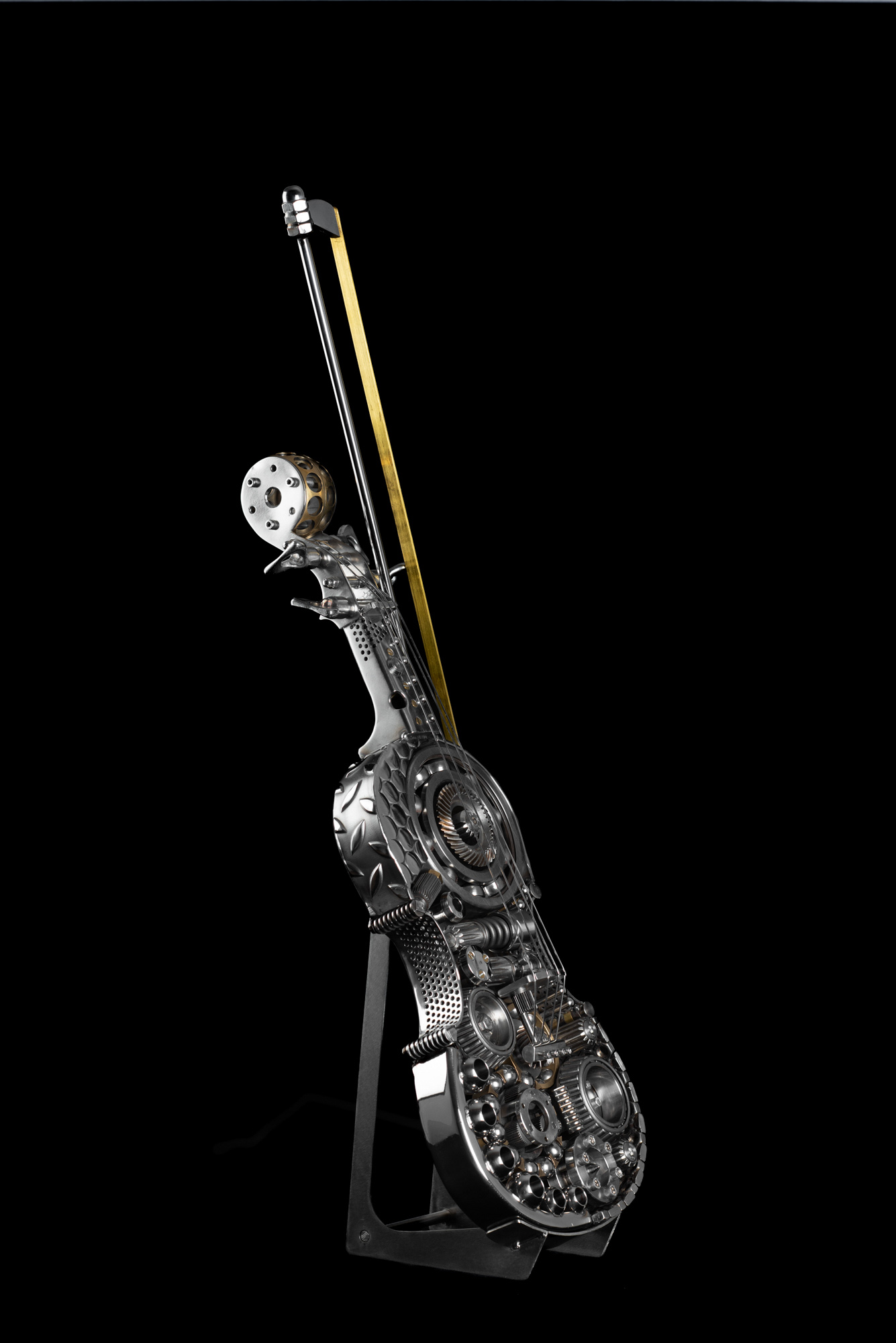 objet d'art prise de vue 45 degré côté fond noir - Soluweld Michaël Tavernier - photographe Gwendoline Chopineau